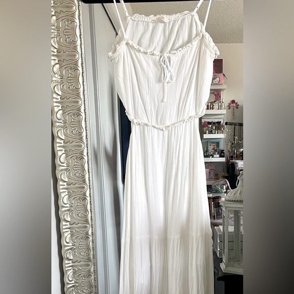 ILLA ILLA soft white cut out Maxi Dress- L - Picture 1 of 9